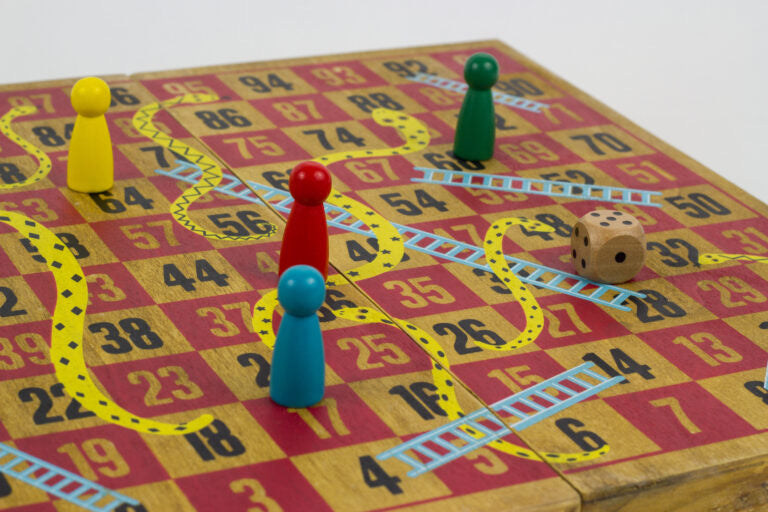 Snakes & Ladders - Classic Board Game